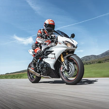 shooting triumph daytona 675 r